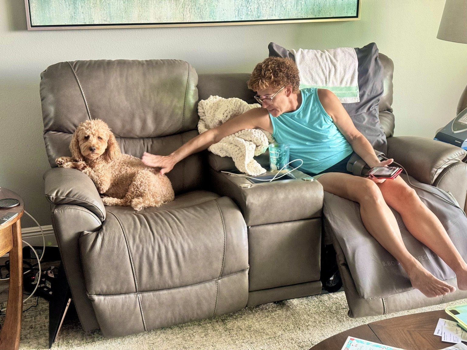 Family couch conference. Buddyboy has taken the middle position, naturally.
