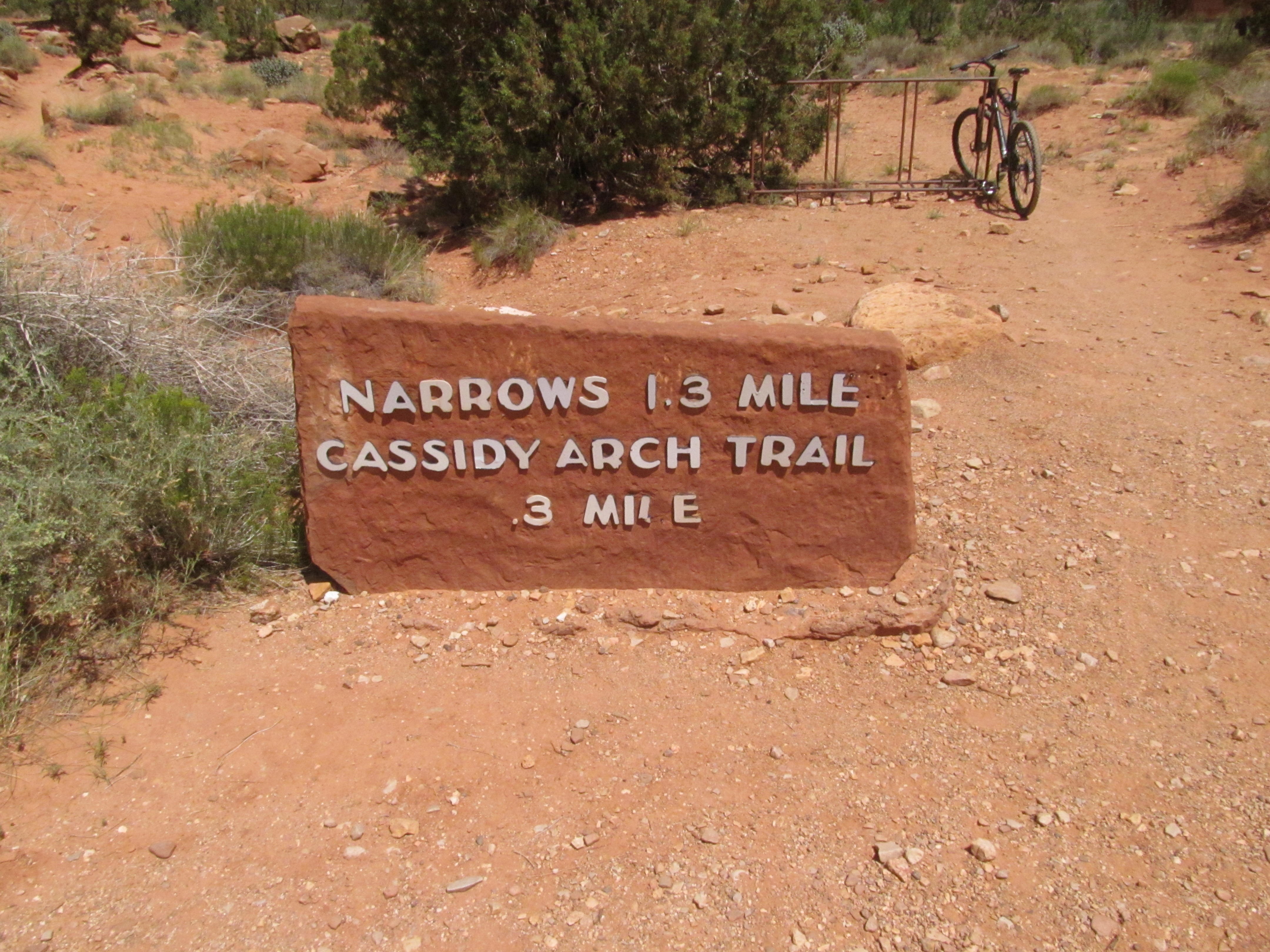 The trail sign for Cassidy Arch in Capitol Reef National Park.