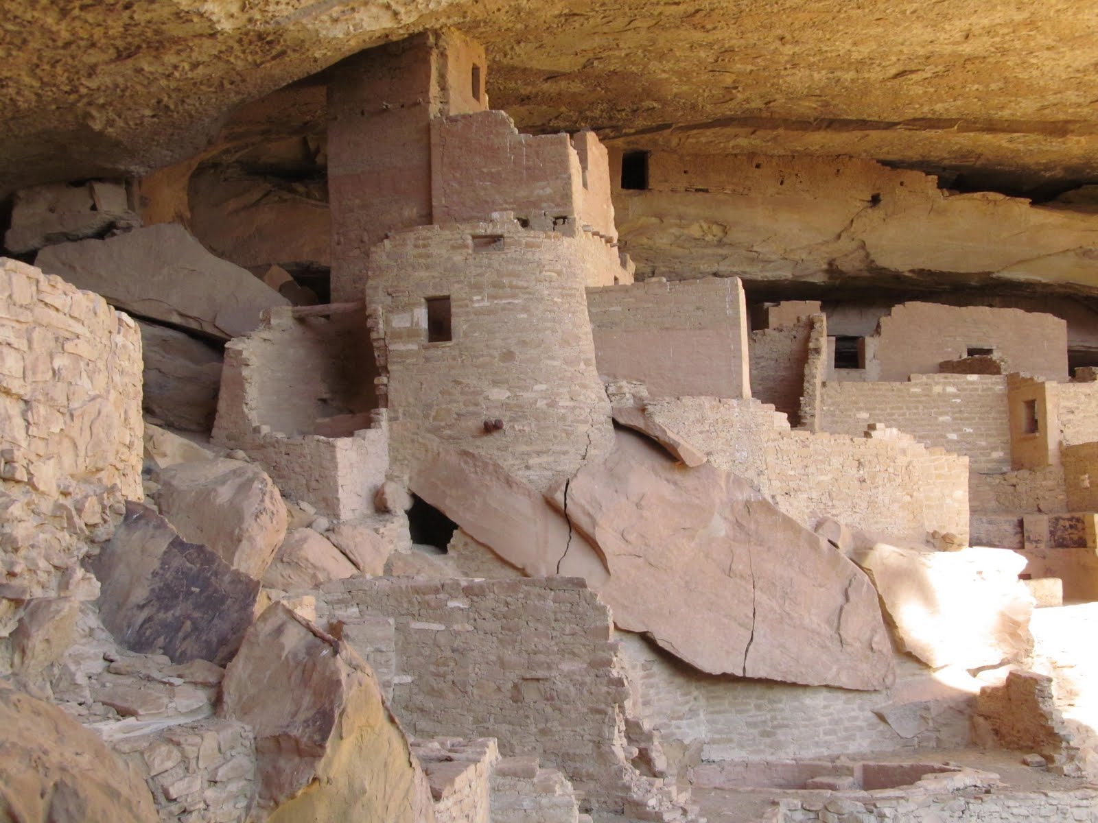 A closer view of the remarkable masonry and central tower at Cliff Palace.