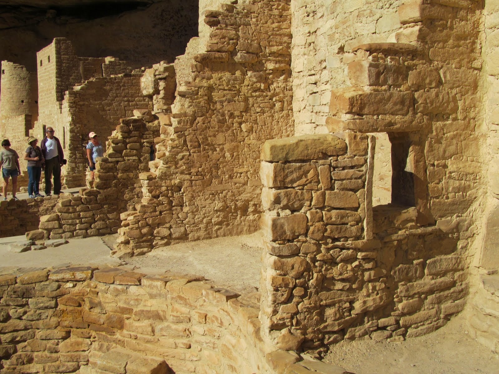 Close details of the stone walls and adjoining rooms at Cliff Palace.