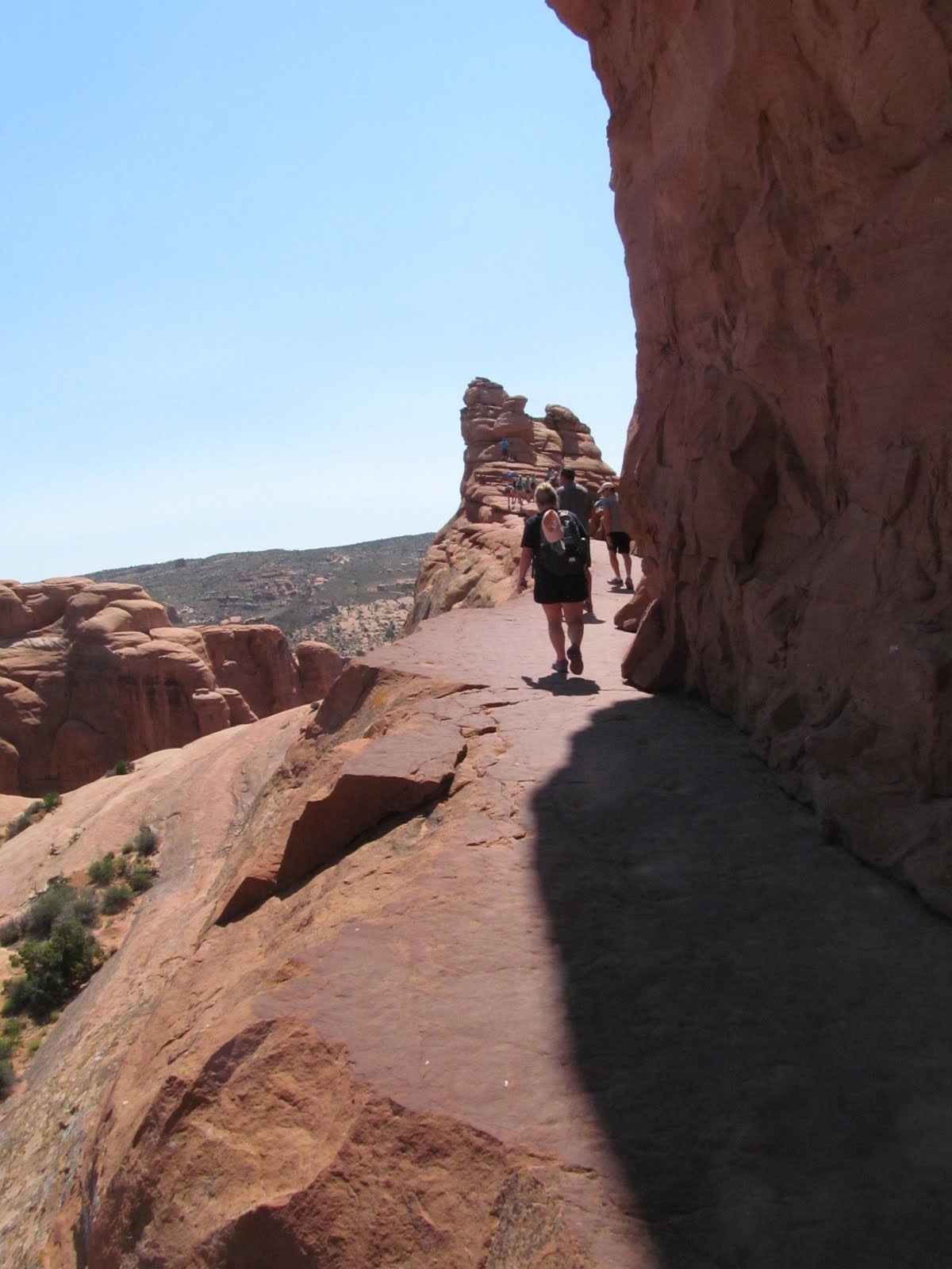 The narrow ledge near the final approach to Delicate Arch.