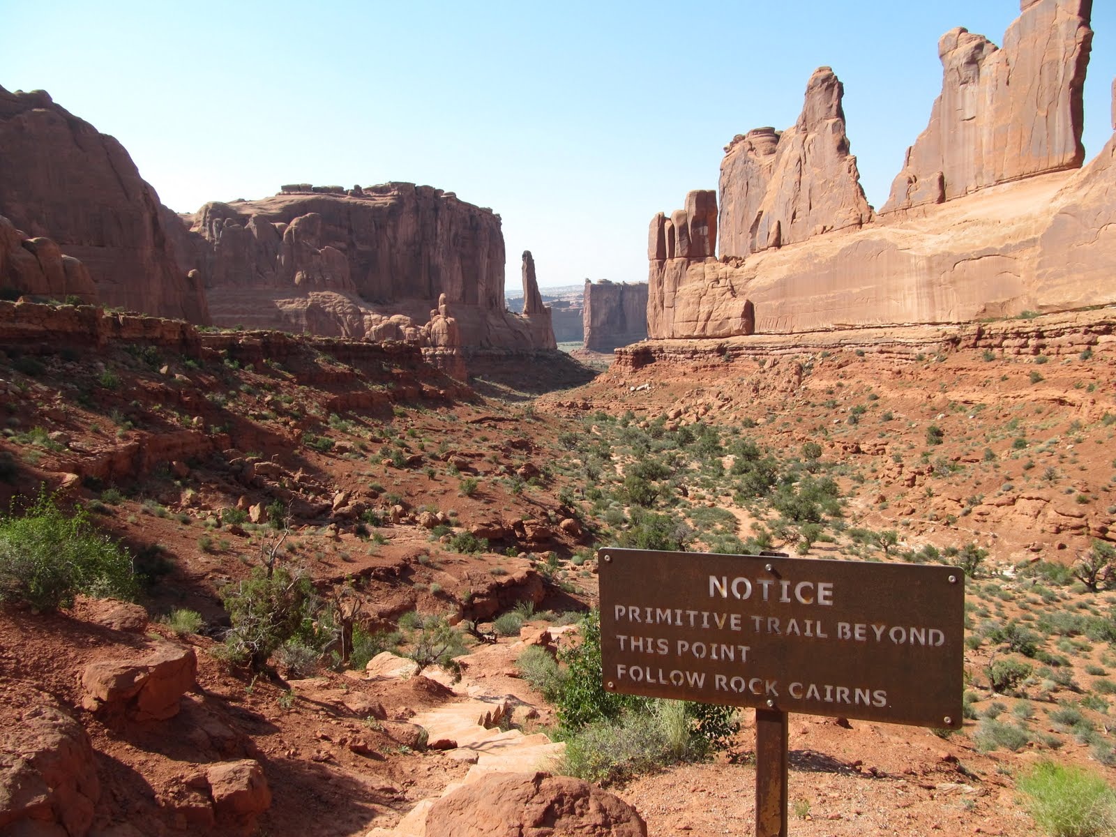 A trail notice at the entrance to the Park Avenue canyon.